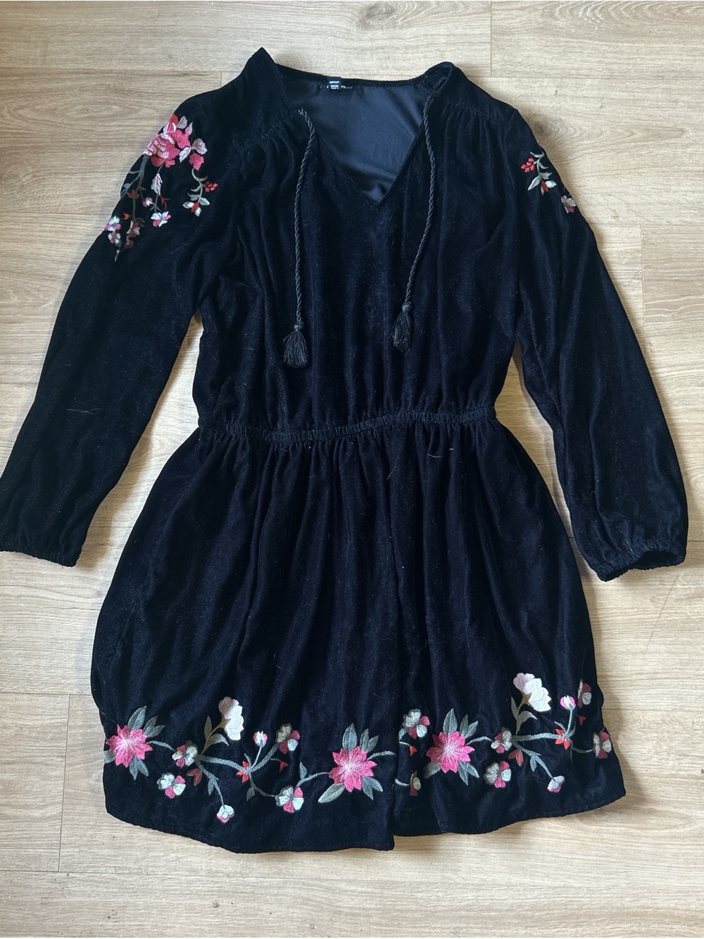 a.n.a Black Velvet Dress with‎ Pink Floral Embroidery